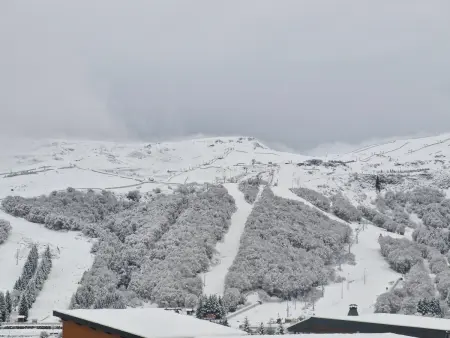 Studio 26 m² Super Besse, balcon sud à 100 m des pistes : photo 28