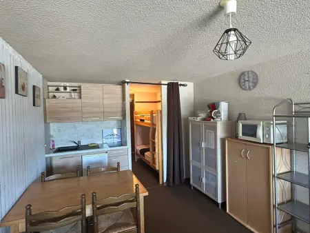Location appartement à Besse et Saint Anastaise Super Besse, Studio Moderne 4 Pers avec WIFI, Terrasse et Parking Proche des Pistes