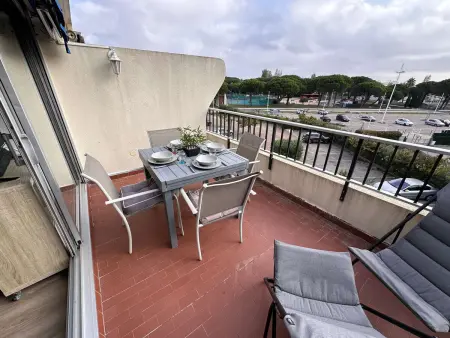 Appartement 2 pièces climatisé, terrasse et parking - Le Grau-du-Roi : photo 2