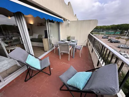 Appartement 2 pièces climatisé, terrasse et parking - Le Grau-du-Roi : photo 3