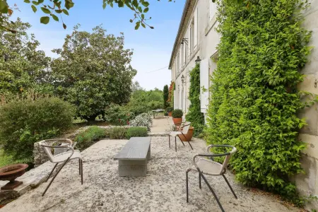 Location maison à Julienne, Maison de charme à Julienne + grand jardin