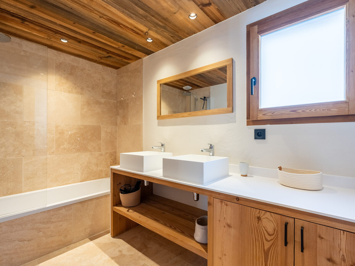 Demi-chalet 12 pers., 5 chambres, vue massifs - La Clusaz - Photo 9
