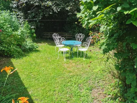 Gîte des Fontaines à Fontenay-le-Fleury, 120 m² jardin : photo 3
