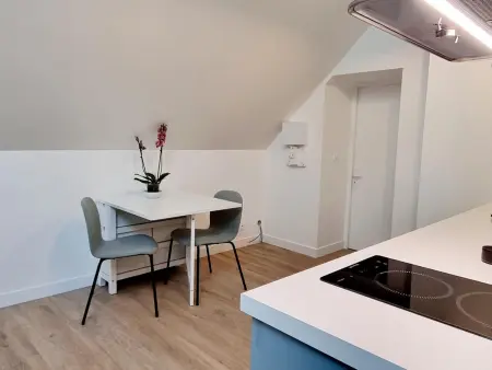 Gîte des Fontaines à Fontenay-le-Fleury, 120 m² jardin : photo 4