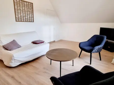 Gîte des Fontaines à Fontenay-le-Fleury, 120 m² jardin : photo 7