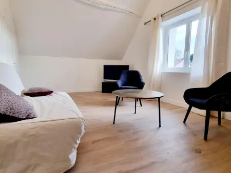 Gîte des Fontaines à Fontenay-le-Fleury, 120 m² jardin : photo 10