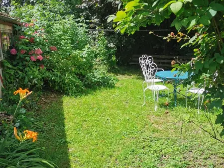 Gîte des Fontaines à Fontenay-le-Fleury, 120 m² jardin : photo 11