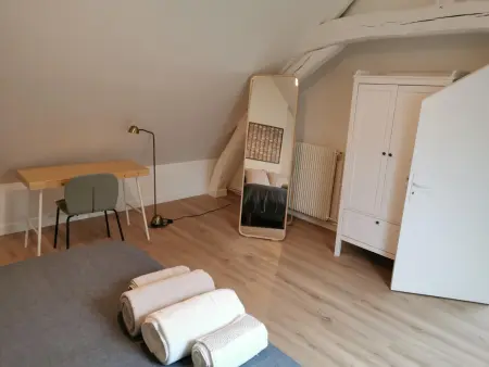 Gîte des Fontaines à Fontenay-le-Fleury, 120 m² jardin : photo 12