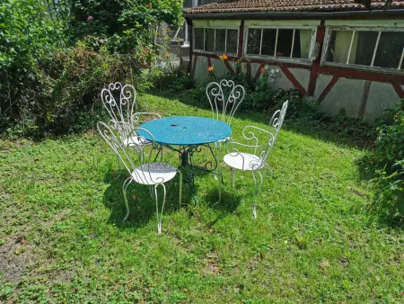 Gîte des Fontaines à Fontenay-le-Fleury, 120 m² jardin : photo 13