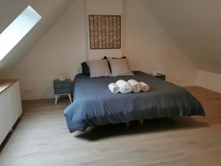 Gîte des Fontaines à Fontenay-le-Fleury, 120 m² jardin : photo 16