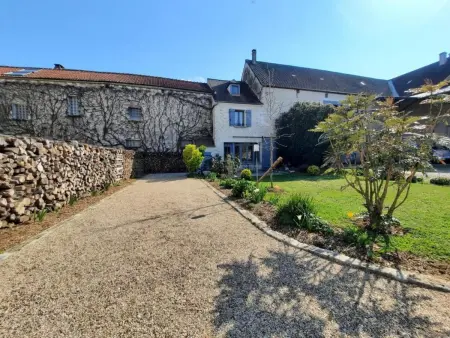 Location gite à Montainville, Charmant gîte à Montainville avec jardin, terrasse et TV