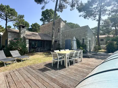 Location villa à La Palmyre, Villa Charentaise avec Piscine pour 12 dans Parc Résidentiel