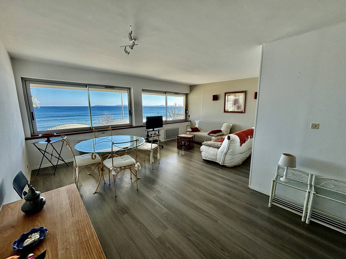 Appartement face mer au Lavandou, accès direct plage - Photo 2