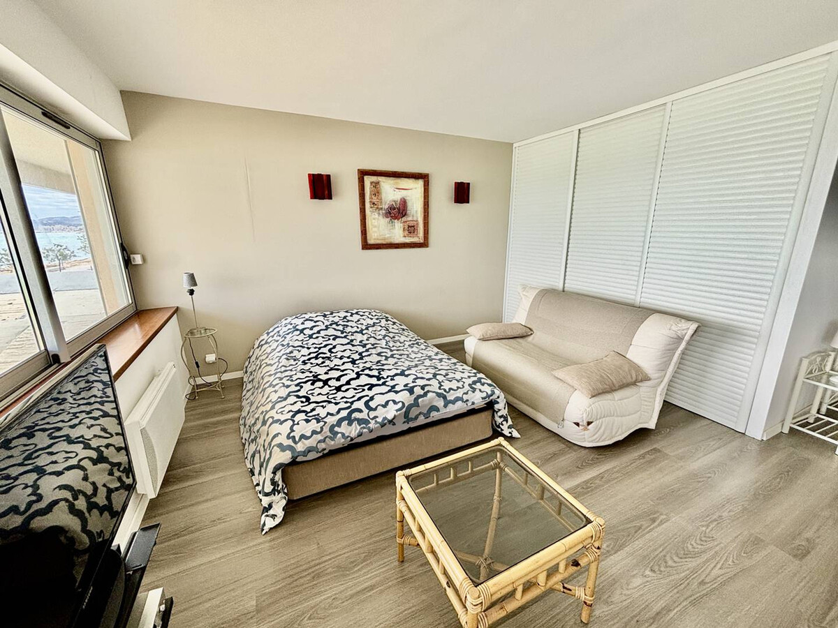 Appartement face mer au Lavandou, accès direct plage - Photo 3