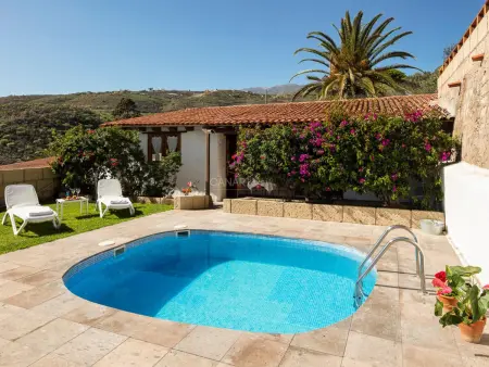 Location gite à Arico, Maison traditionnelle avec jardin et piscine privée à Tenerife