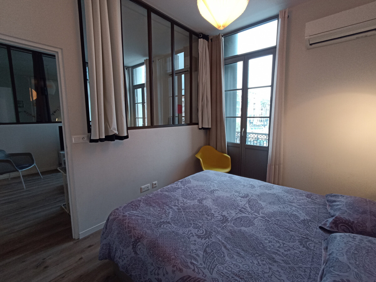 T3 rénové climatisé avec balcon sur canal à Sète - Photo 6
