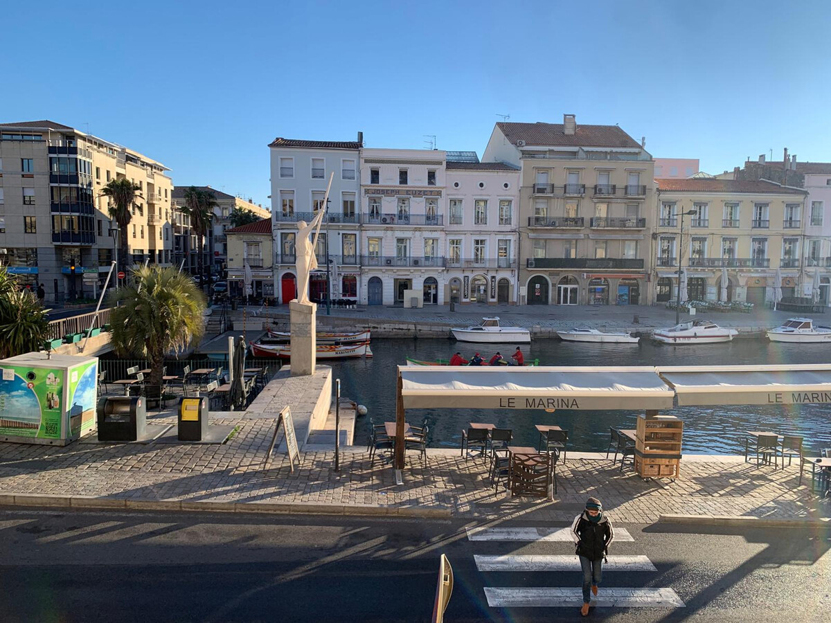 T3 rénové climatisé avec balcon sur canal à Sète - Photo 15