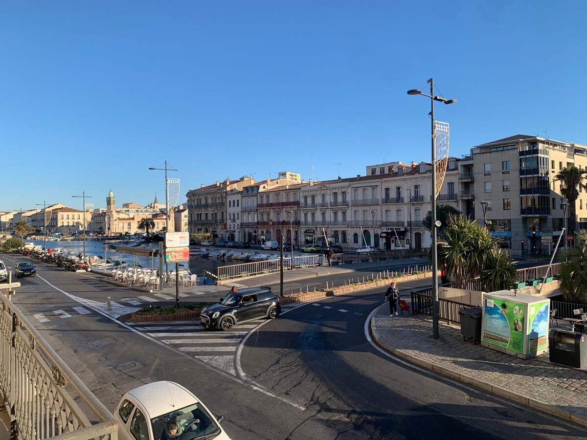 T3 rénové climatisé avec balcon sur canal à Sète - Photo 16