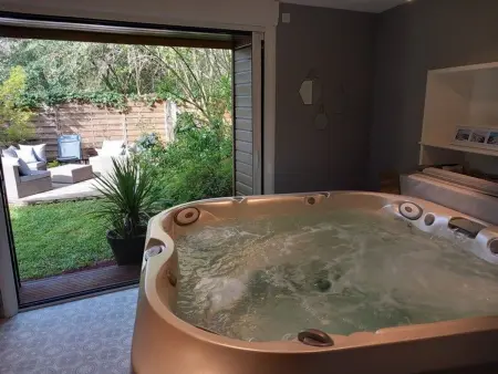 Gîte Moulin de Boisseau à Vinon : spa, billard, ping-pong : photo 17