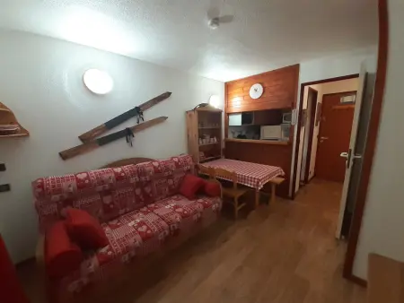 Location appartement à Valfréjus, Studio en station avec balcon sud, proche remontées, Wi-Fi, parking gratuit