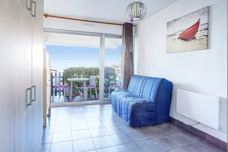 Studio 20 m² avec balcon face au port, 80 m de la plage