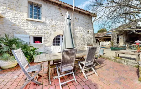 The River House : maison piscine au bord de la Charente : photo 12