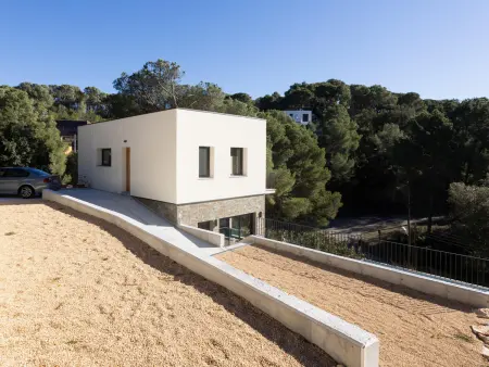 Villa neuve avec piscine, 450m de la plage de Tamariu - Photo 4