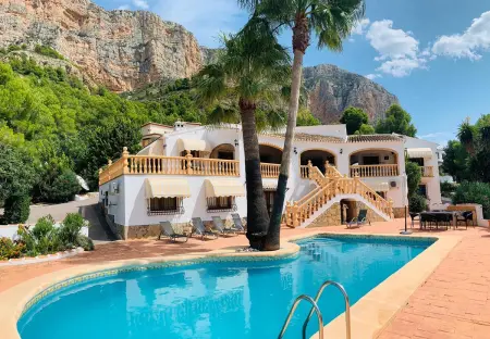 Location villa à Jávea, Villa majestueuse avec vue sur Jávea et piscine privée