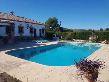 Location maison à Arriate, Maison charmante à Arriate avec piscine privée.