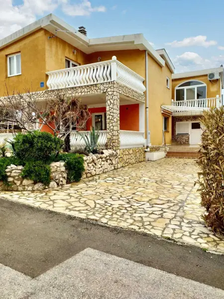 Location appartement à Vir, Appartement cosy à Vir avec vue sur montagne, 35 m²