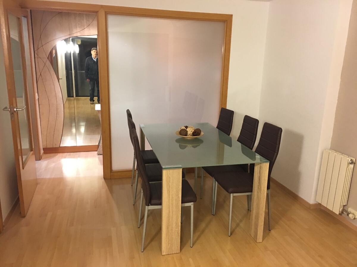 Appartement 6 pers., piscine & jacuzzi à Terrassa - Photo 3