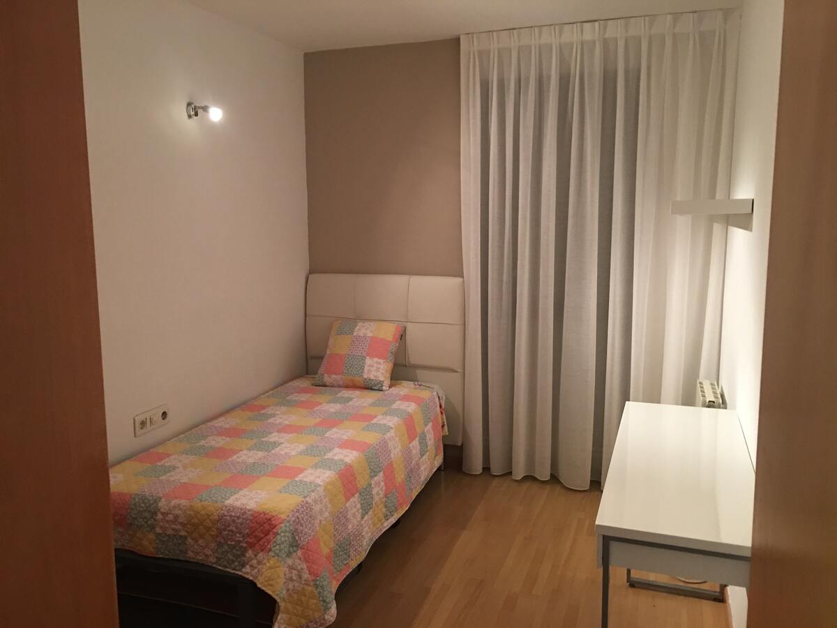 Appartement 6 pers., piscine & jacuzzi à Terrassa - Photo 7