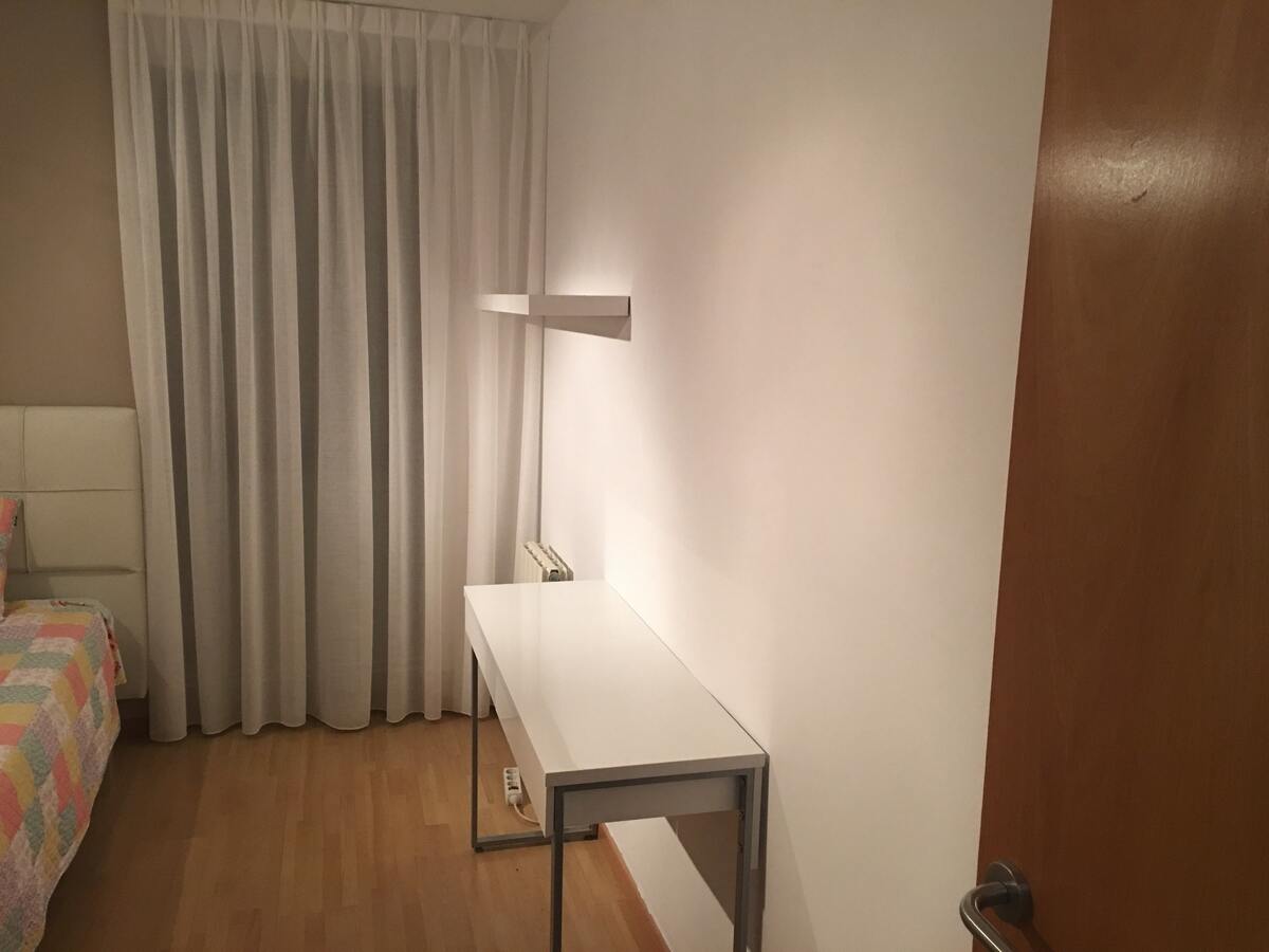 Appartement 6 pers., piscine & jacuzzi à Terrassa - Photo 8