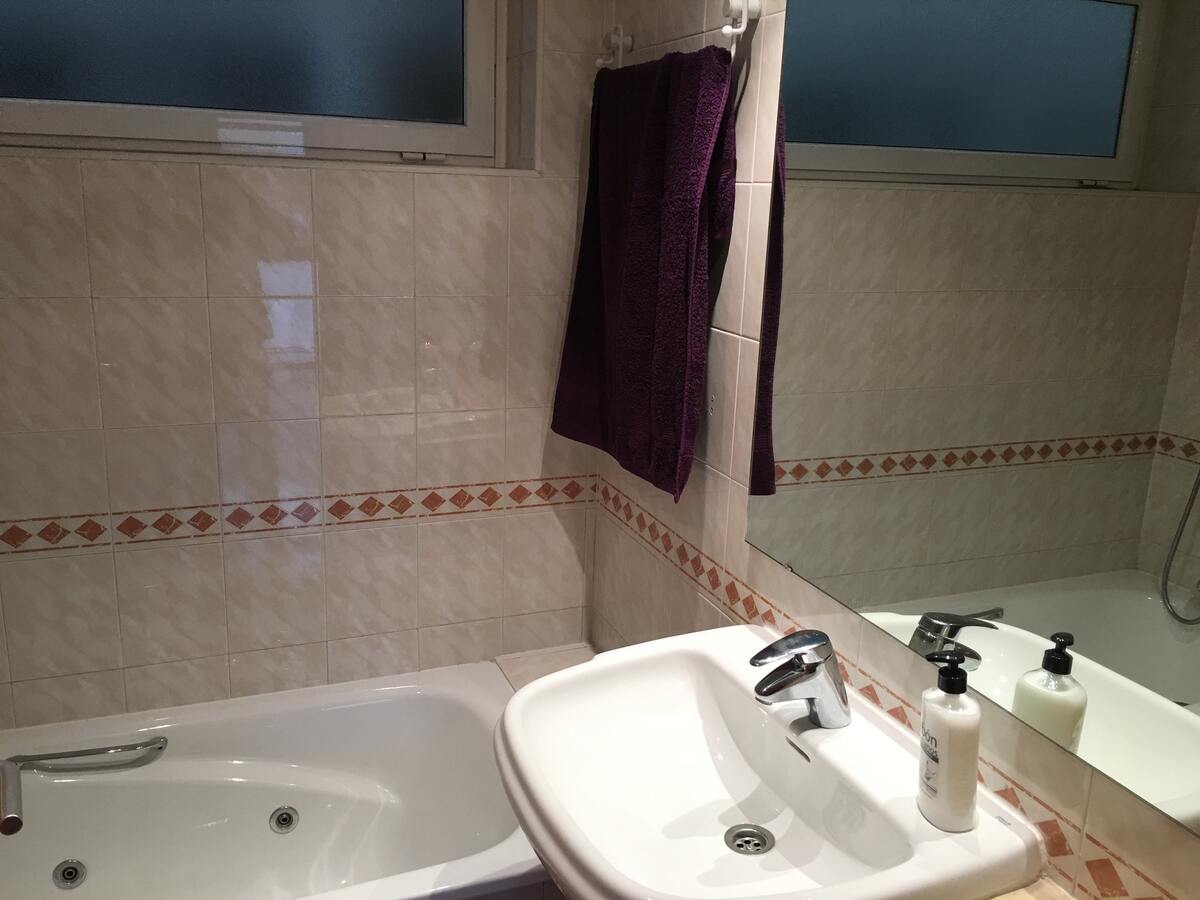 Appartement 6 pers., piscine & jacuzzi à Terrassa - Photo 9