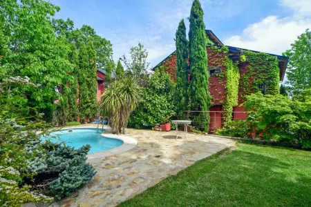 Location villa à Navacerrada, Villa spacieuse à Navacerrada avec piscine