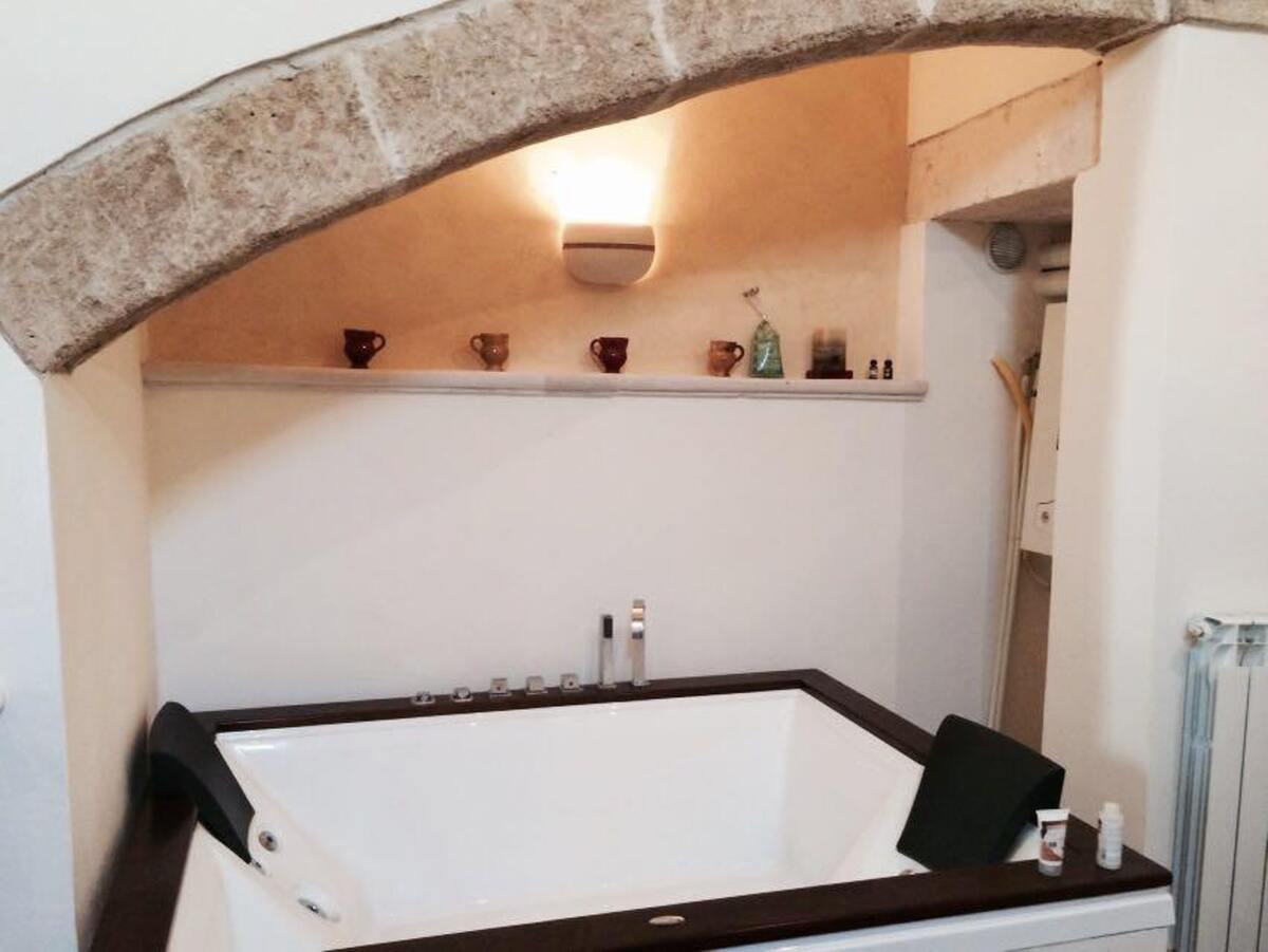 Appartement Castiglione, terrasse avec jacuzzi et vue ville - Photo 6