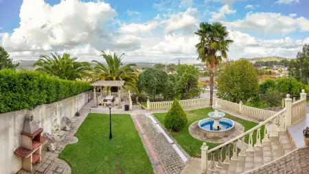 Château de 540 m² à Valença : piscine privée et jacuzzi, 7 chambres : photo 2