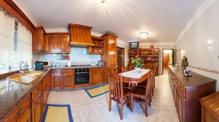 Château de 540 m² à Valença : piscine privée et jacuzzi, 7 chambres : photo 22