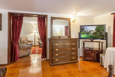 Château de 540 m² à Valença : piscine privée et jacuzzi, 7 chambres : photo 25