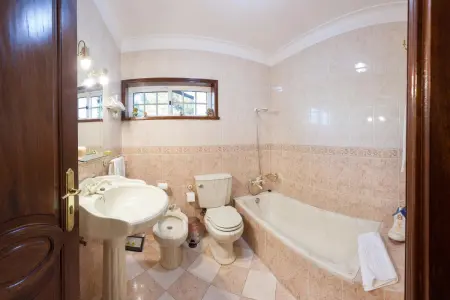 Château de 540 m² à Valença : piscine privée et jacuzzi, 7 chambres : photo 27
