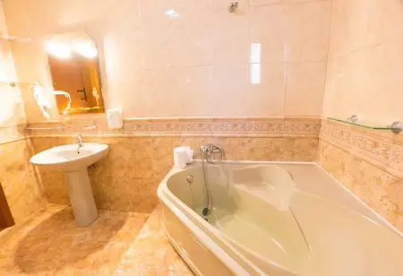 Château de 540 m² à Valença : piscine privée et jacuzzi, 7 chambres : photo 31