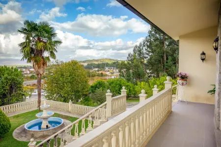 Château de 540 m² à Valença : piscine privée et jacuzzi, 7 chambres : photo 35