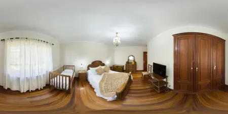 Château de 540 m² à Valença : piscine privée et jacuzzi, 7 chambres : photo 40
