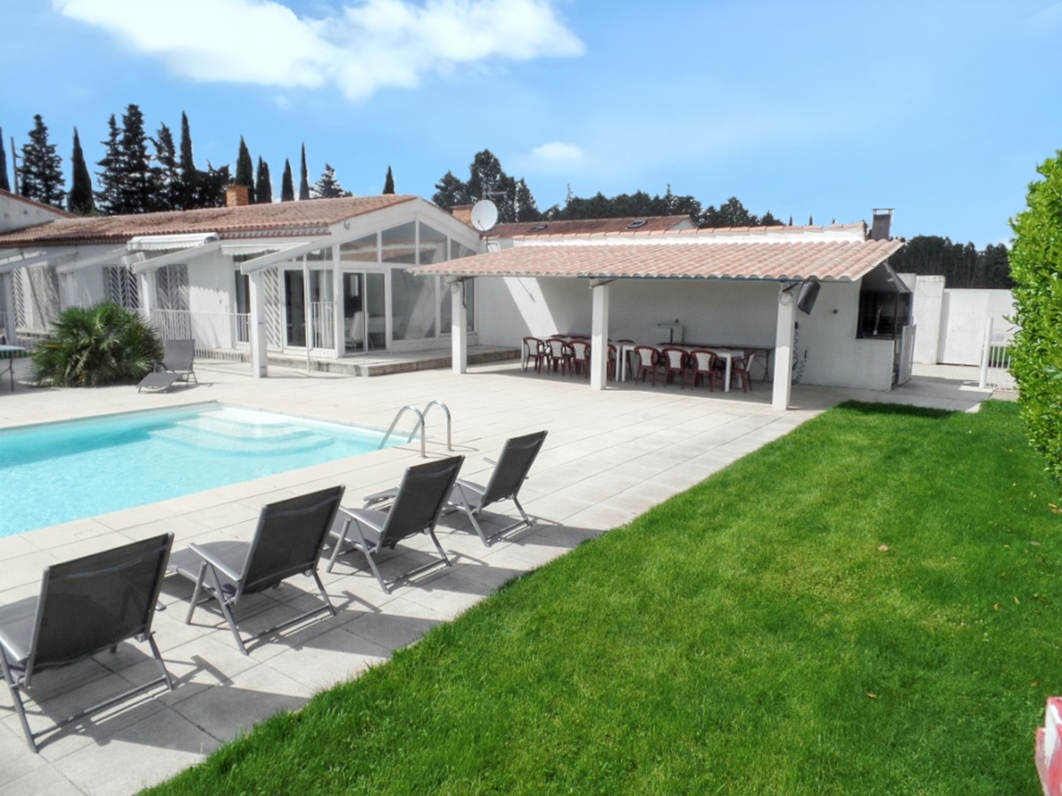 Villa 14 personnes à Meynes : piscine, sauna et terrain de jeux - Photo 1