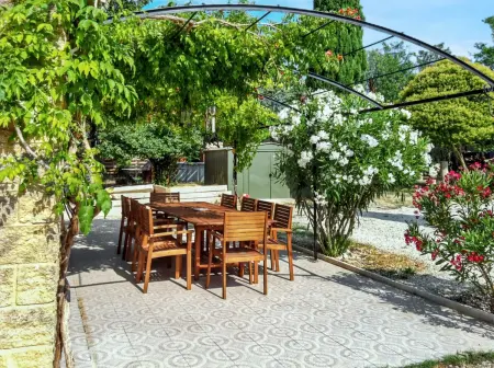 Maison de charme à Saint-Victor-la-Coste avec piscine partagée : photo 2