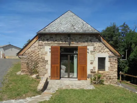 Location maison à Castelnau de Mandailles, Maison spacieuse à Castelnau-de-Mandailles avec cheminée 250 m²