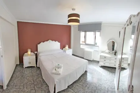 Appartement 3 chambres climatisé et balcon au centre de Villena : photo 2