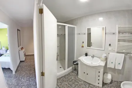 Appartement 3 chambres climatisé et balcon au centre de Villena : photo 6