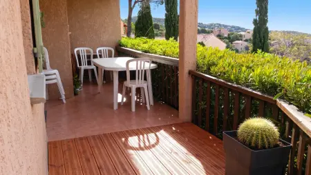 Appartement 45 m² à Roquebrune-sur-Argens, piscine partagée et vue montagne : photo 3