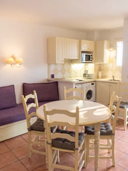 Appartement 45 m² à Roquebrune-sur-Argens, piscine partagée et vue montagne : photo 7